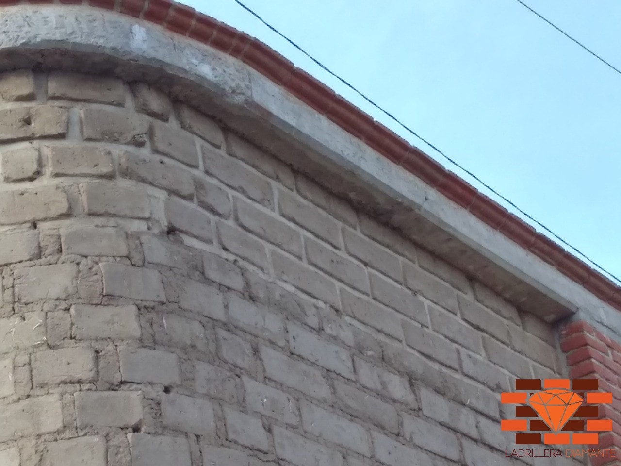 Adobes grandes para arcos en barro rojo