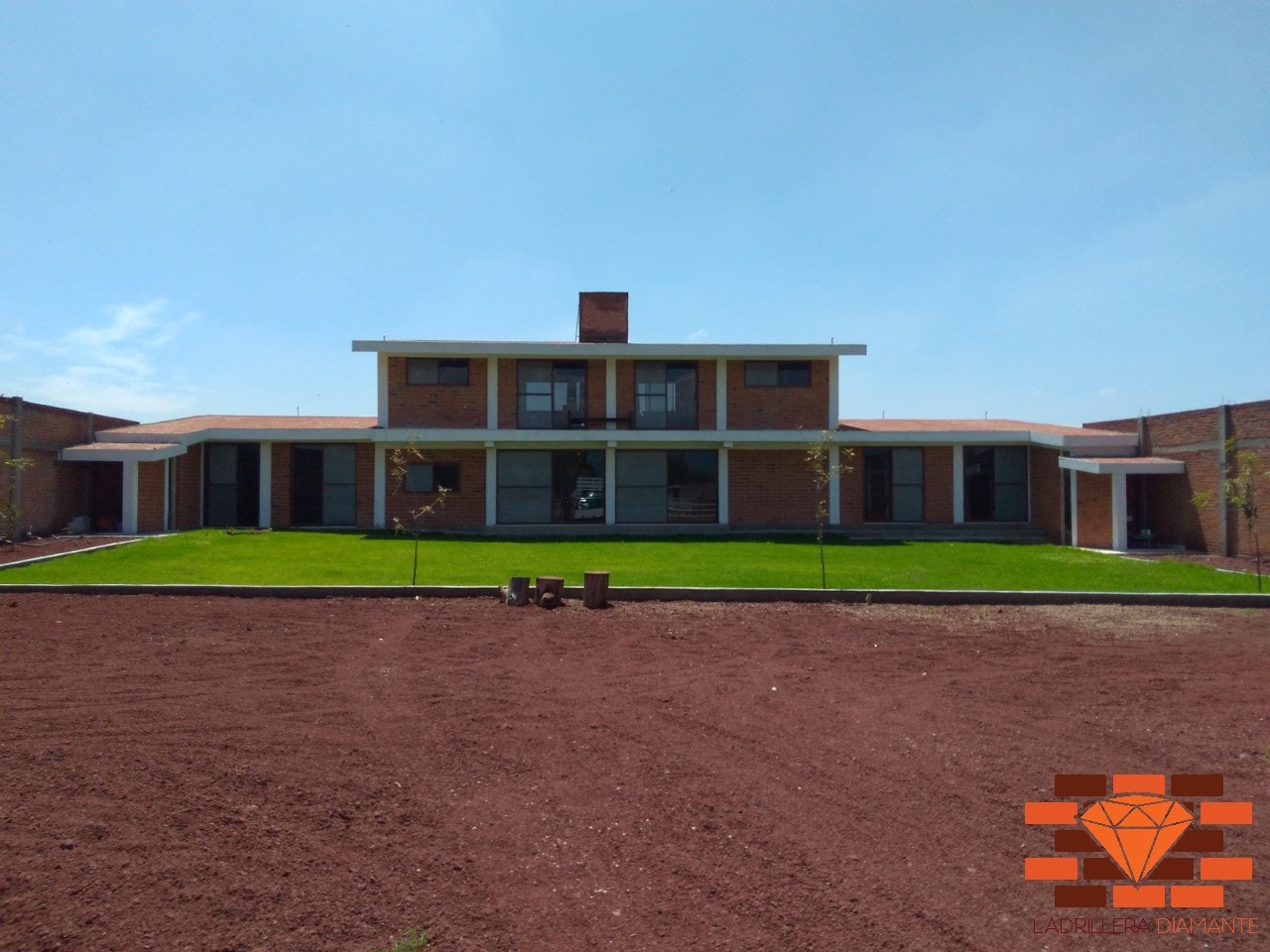 Adobes grandes para arcos en barro rojo