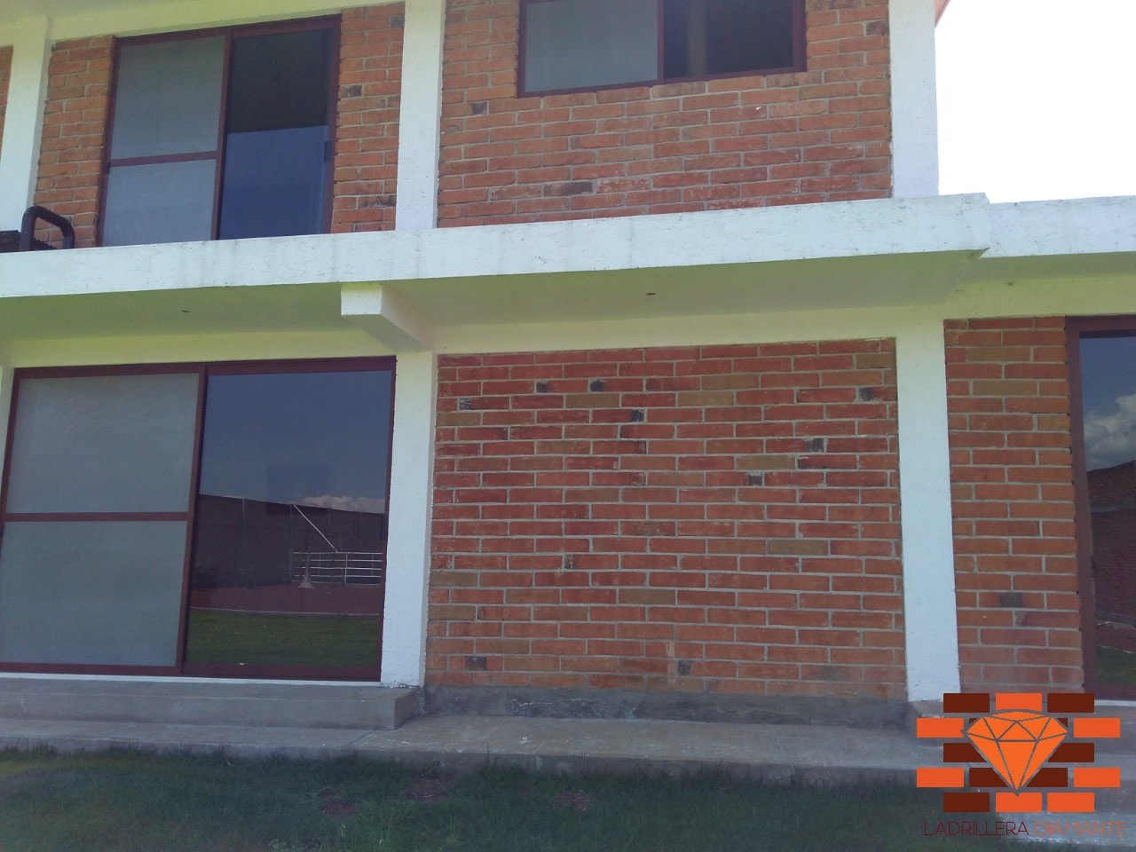 Adobes grandes para arcos en barro rojo