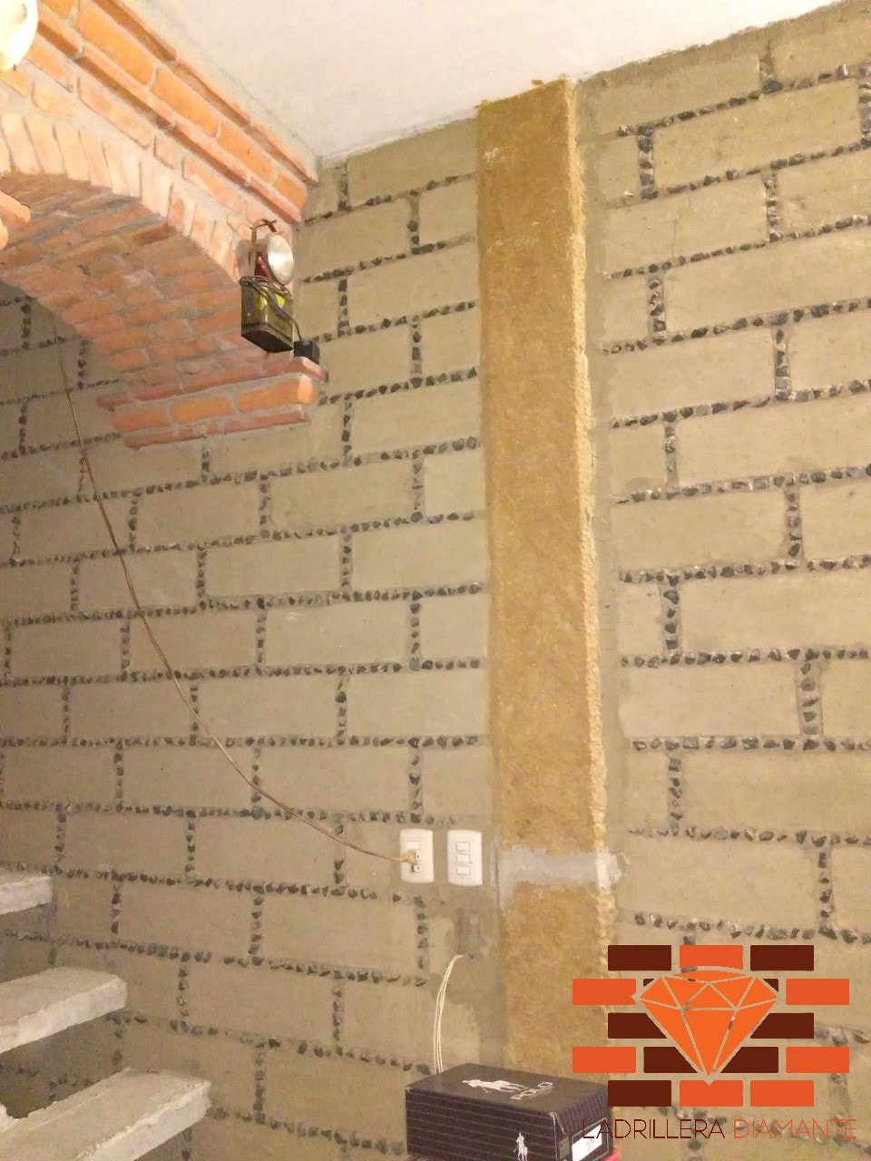 Adobes grandes para arcos en barro rojo