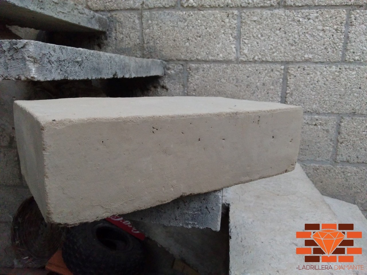 Adobes grandes para arcos en barro rojo