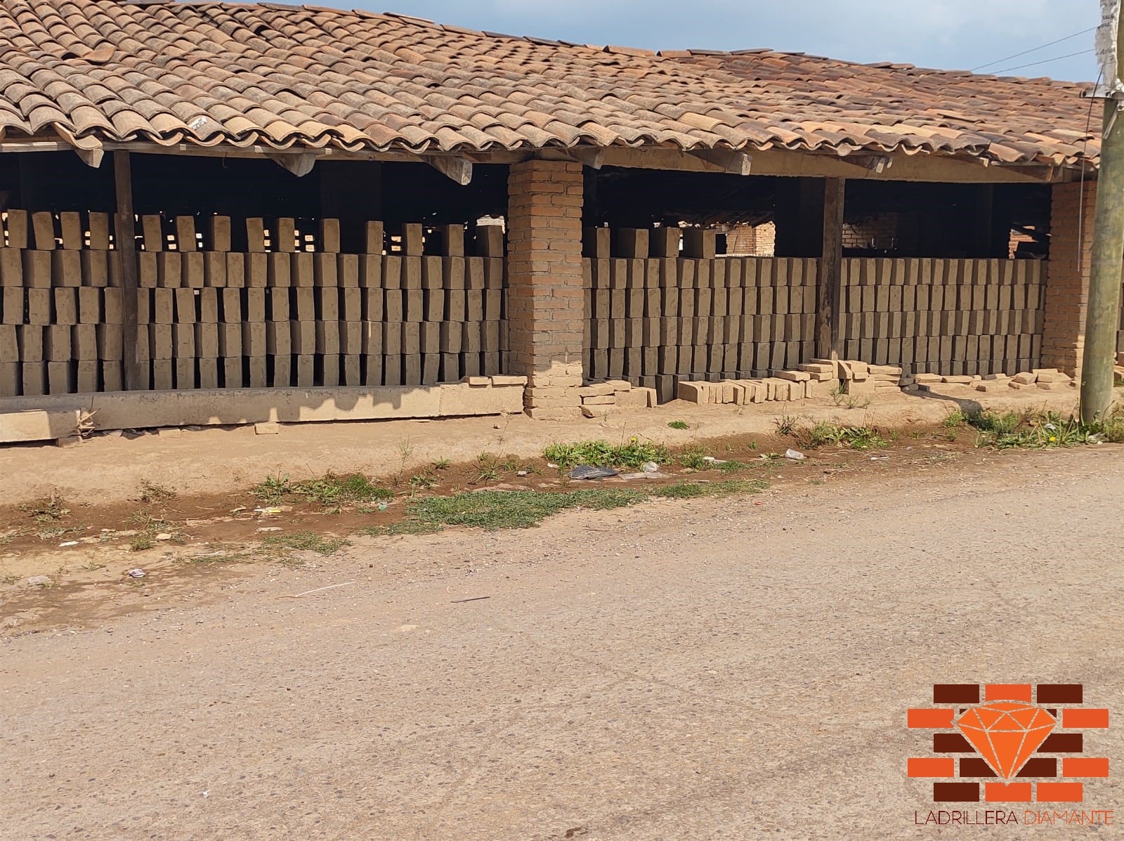 Adobes grandes para arcos en barro rojo