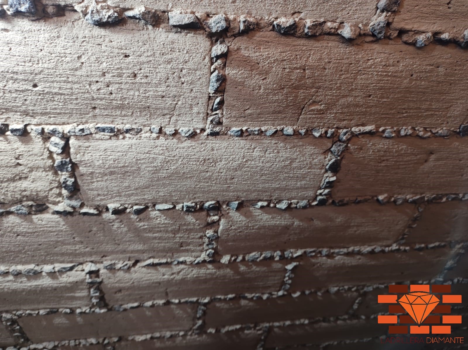 Adobes grandes para arcos en barro rojo