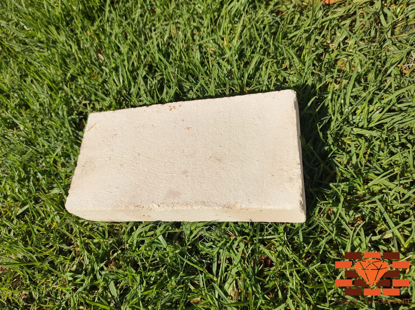 Adobes grandes para arcos en barro rojo