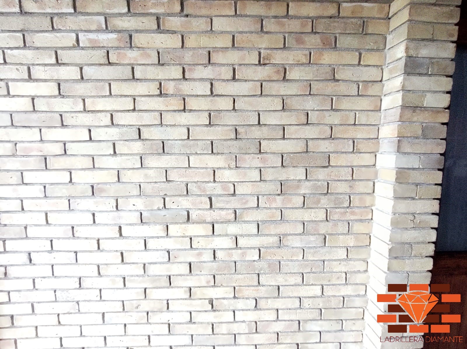 Adobes grandes para arcos en barro rojo