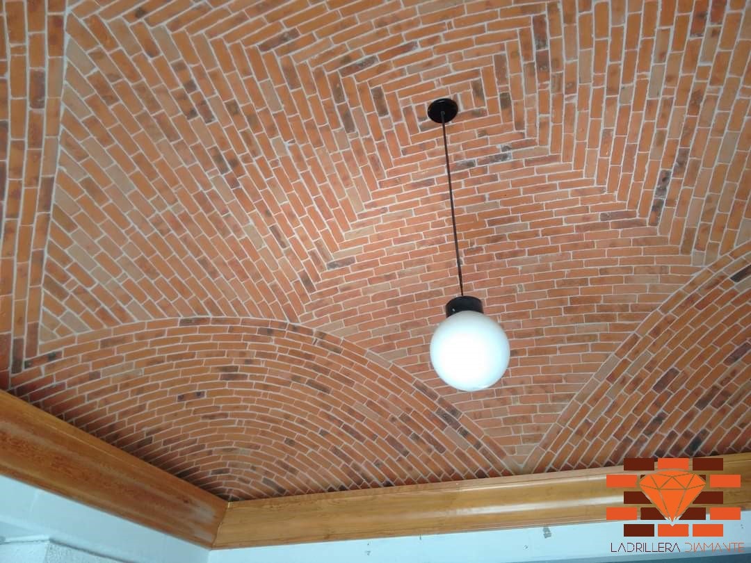 Adobes grandes para arcos en barro rojo