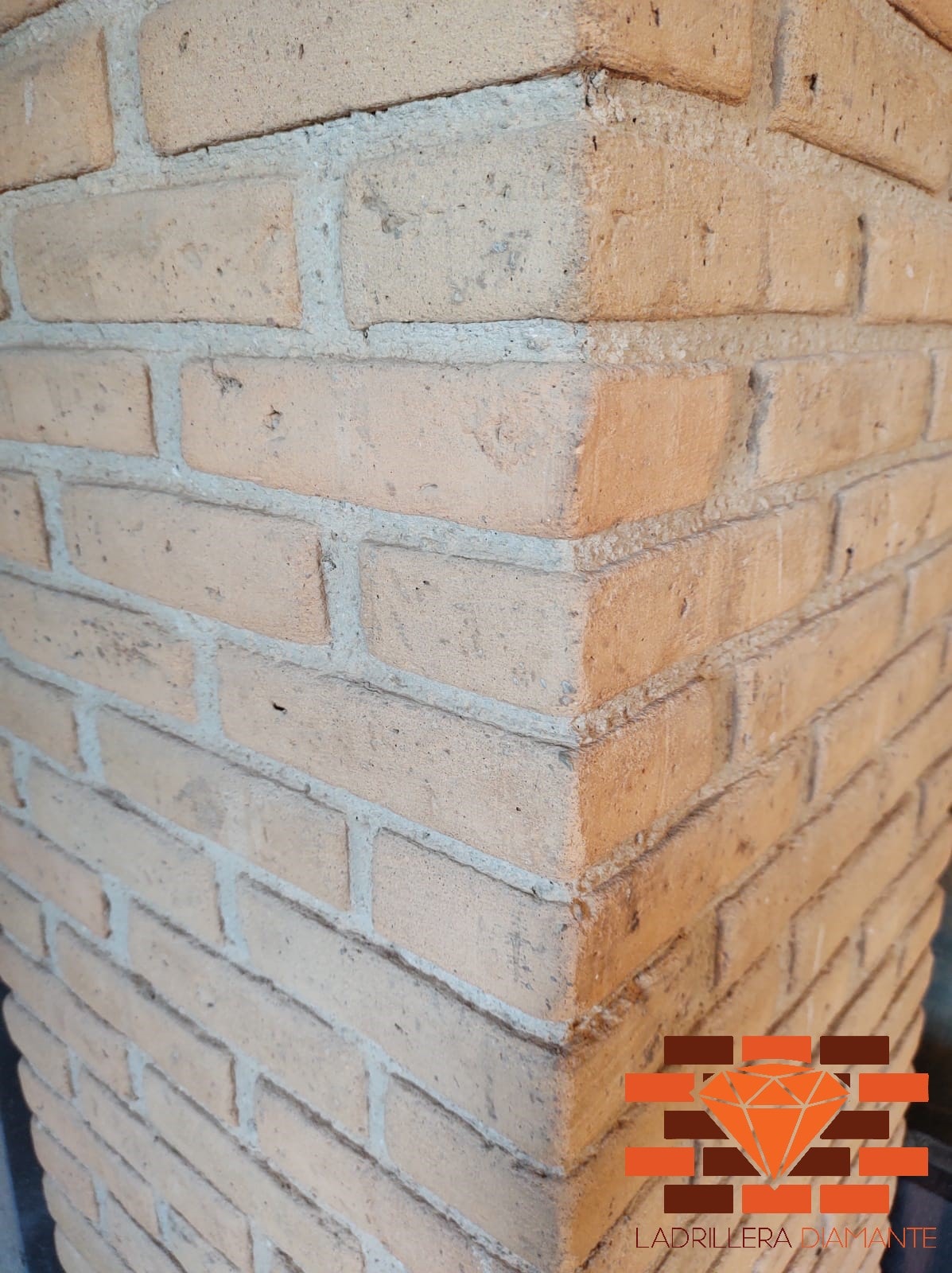 Adobes grandes para arcos en barro rojo