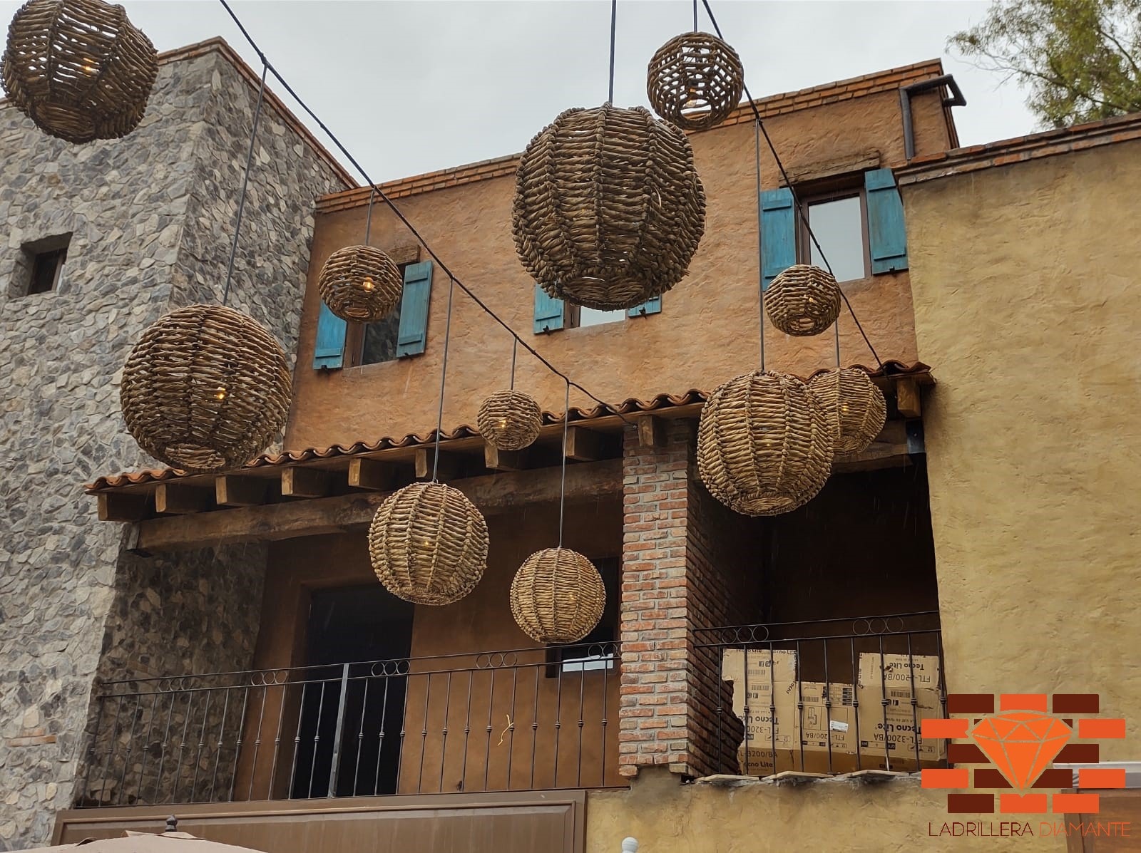 Adobes grandes para arcos en barro rojo