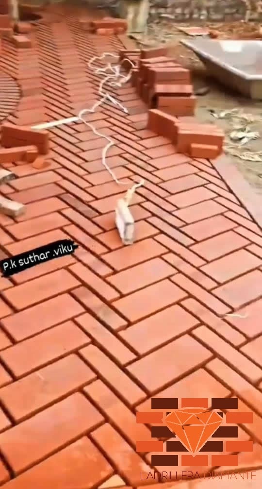 Adobes grandes para arcos en barro rojo