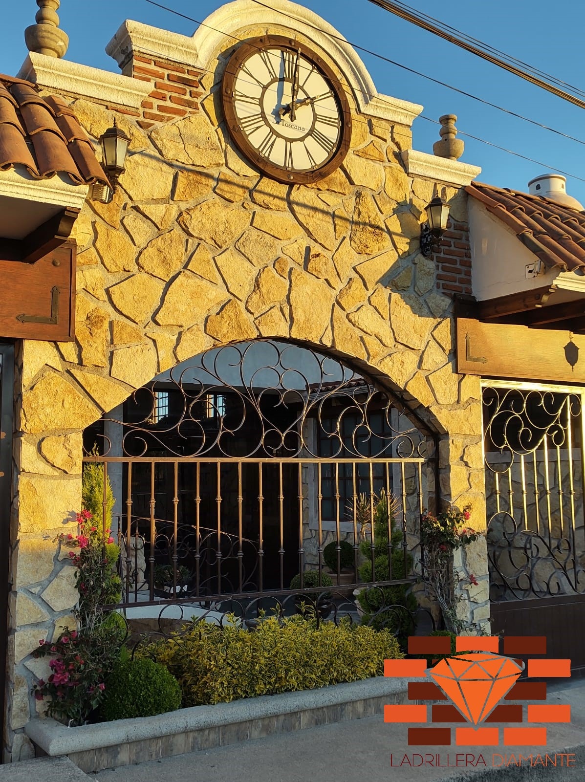 Adobes grandes para arcos en barro rojo