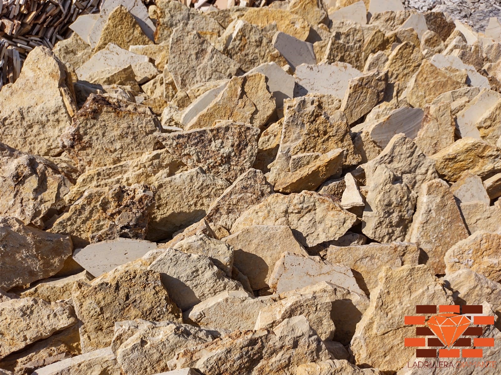 Adobes grandes para arcos en barro rojo