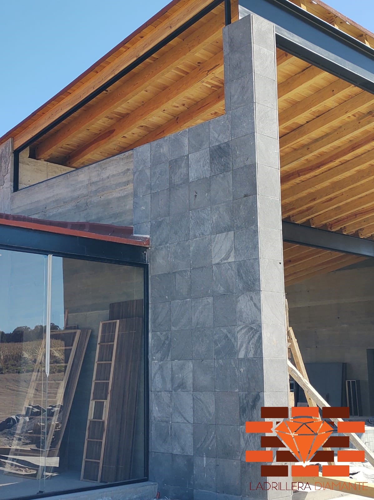 Adobes grandes para arcos en barro rojo