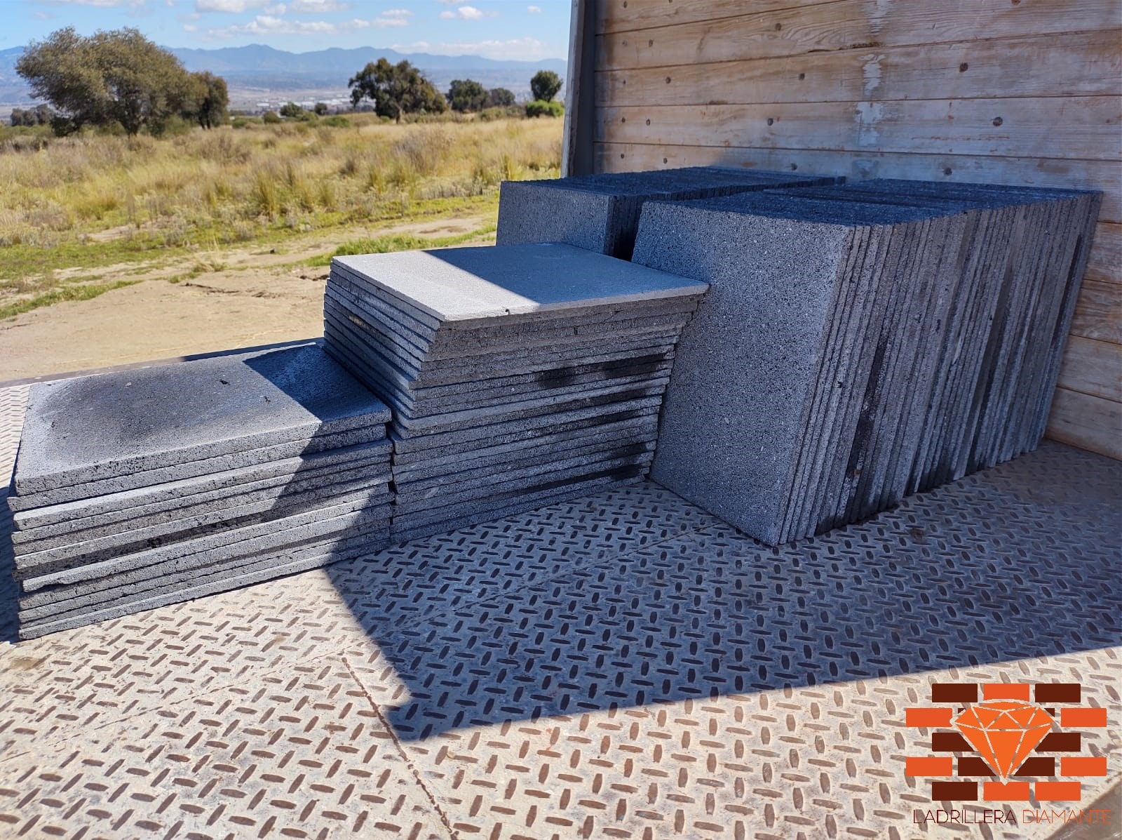 Adobes grandes para arcos en barro rojo