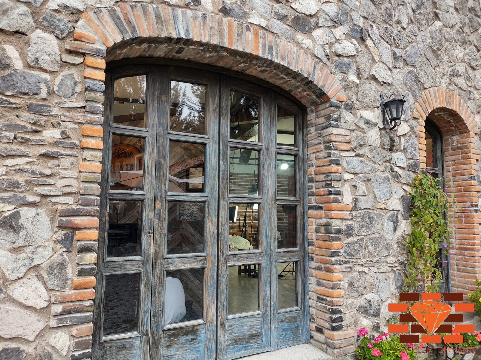 Adobes grandes para arcos en barro rojo