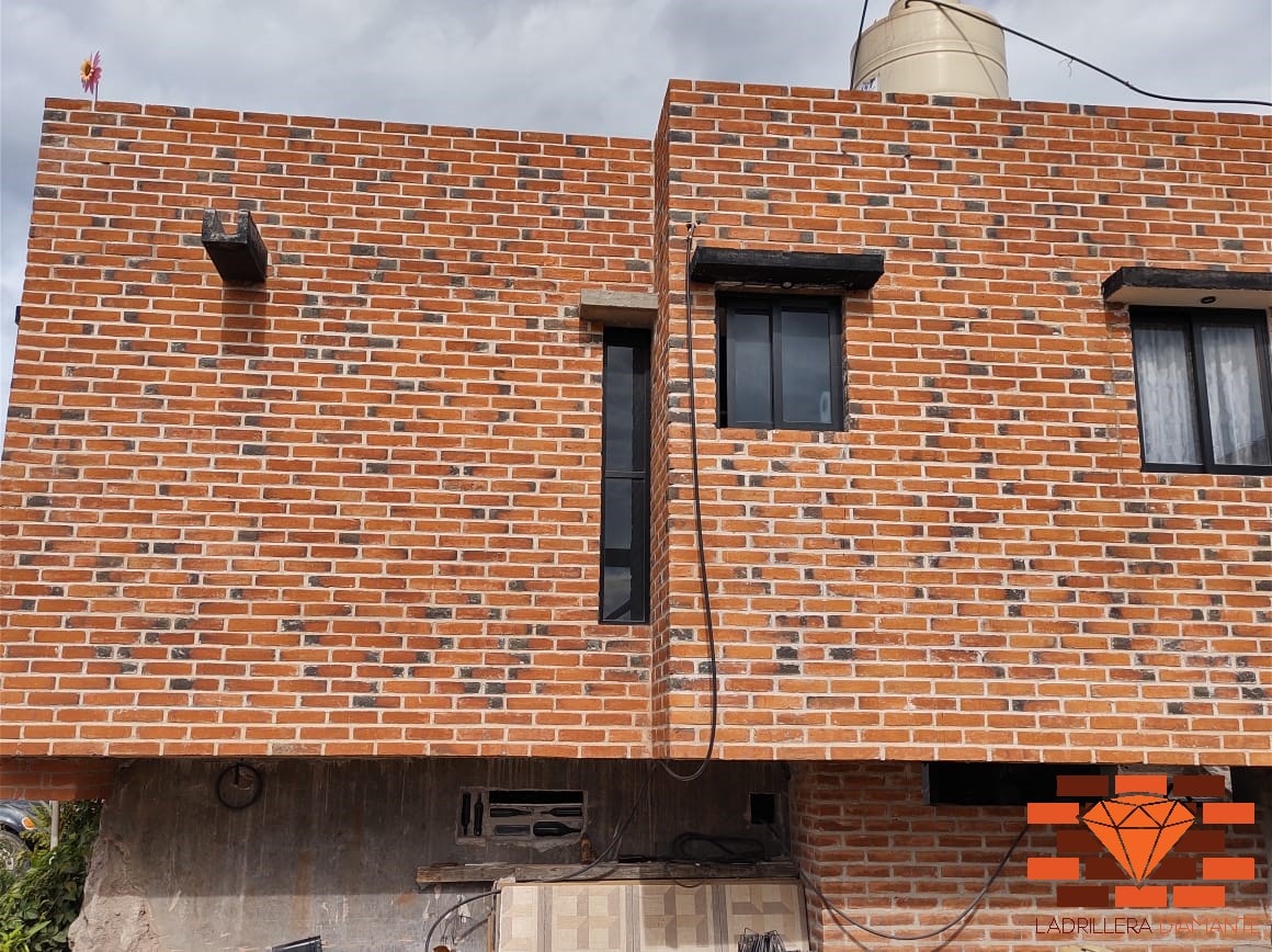 Adobes grandes para arcos en barro rojo