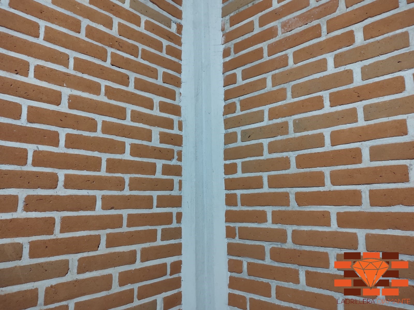 Adobes grandes para arcos en barro rojo