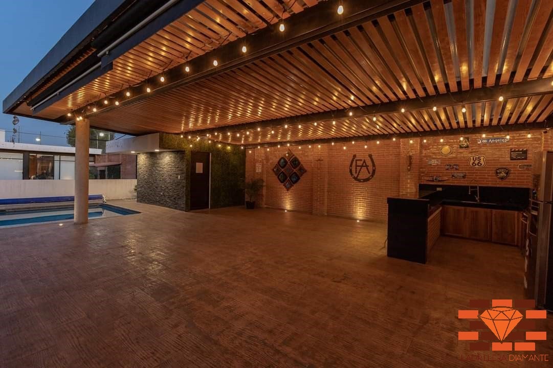 Adobes grandes para arcos en barro rojo