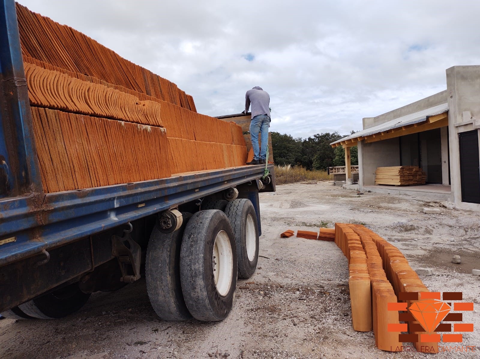 Adobes grandes para arcos en barro rojo