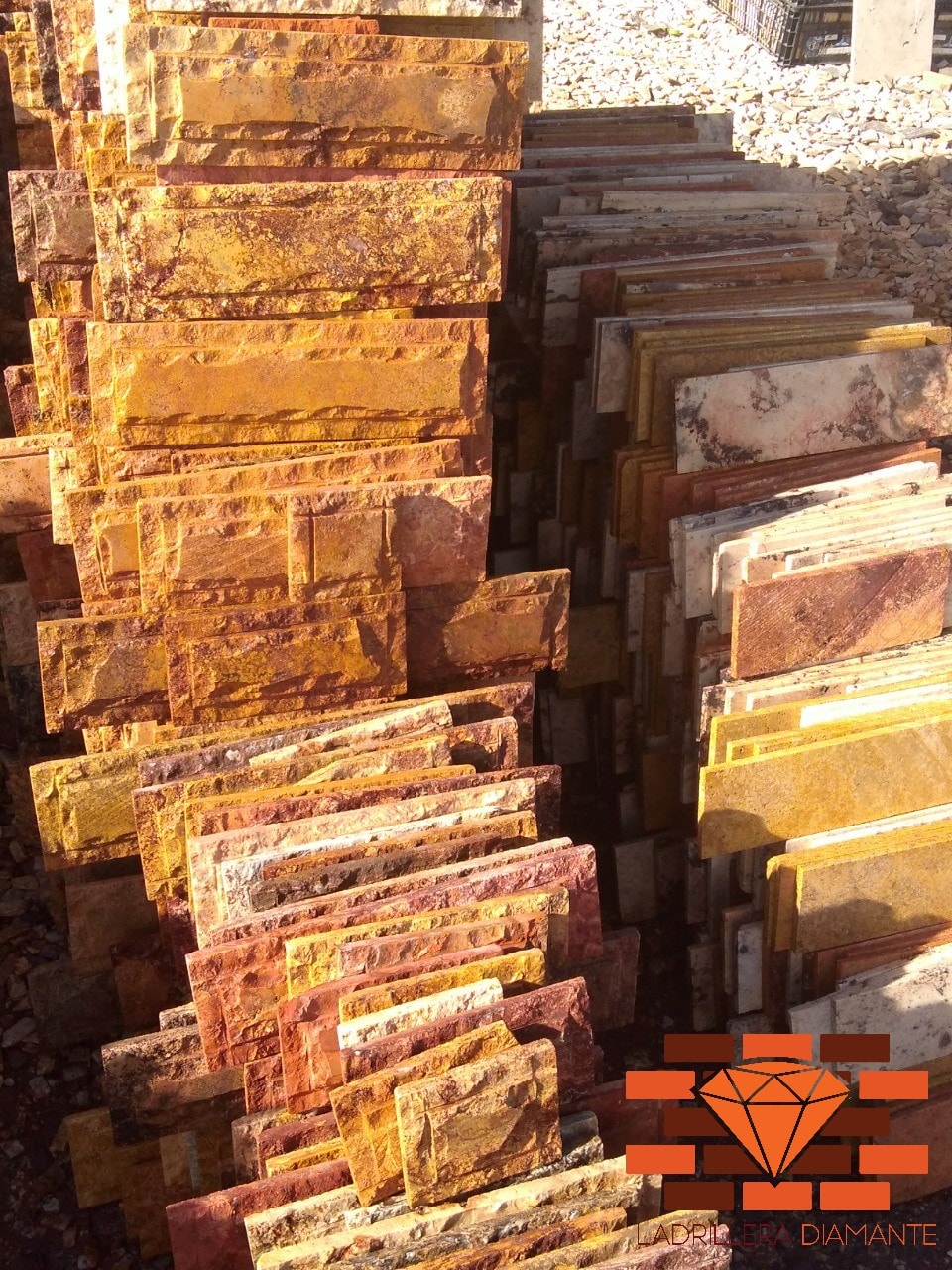 Adobes grandes para arcos en barro rojo